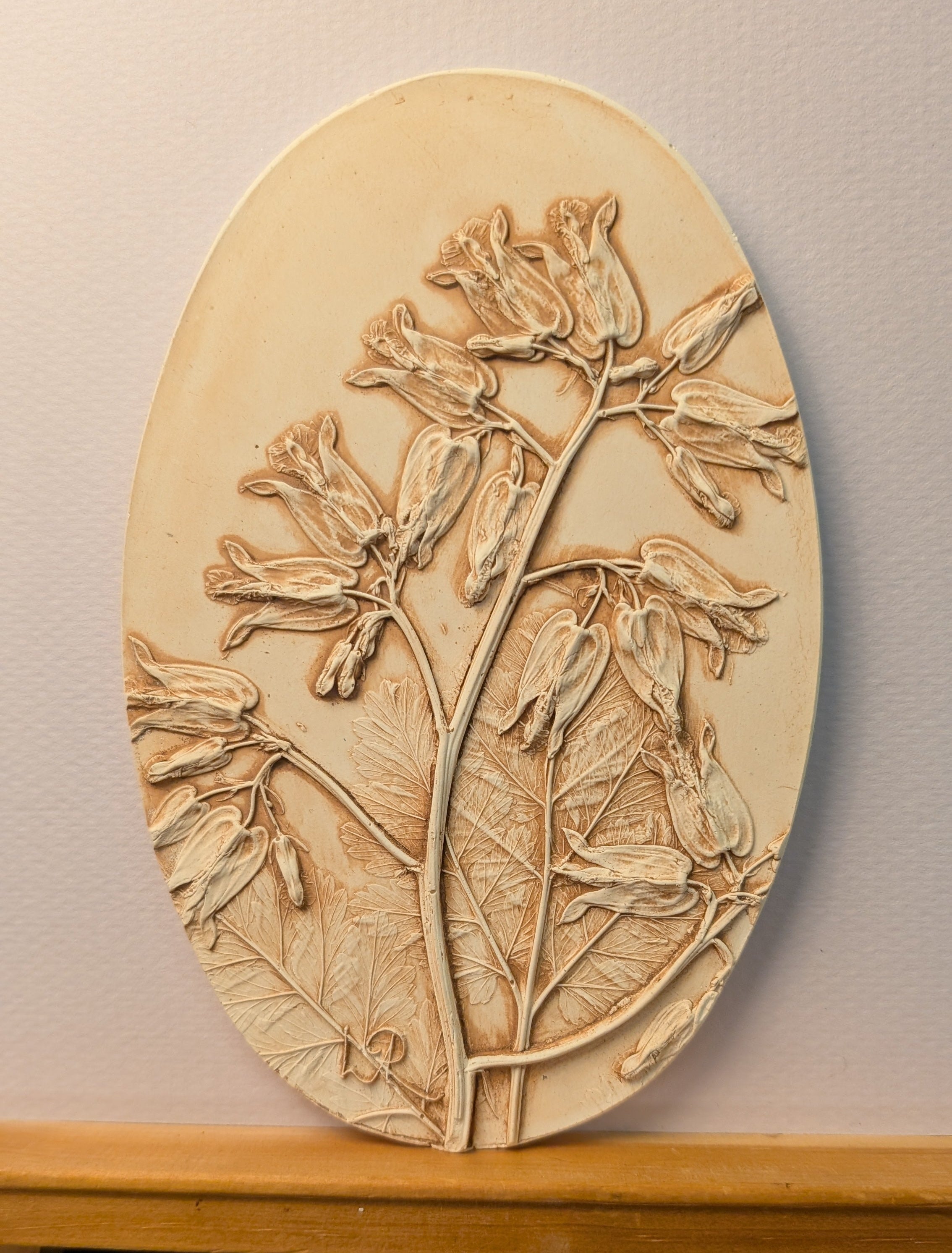 Oval shaped botanical tile